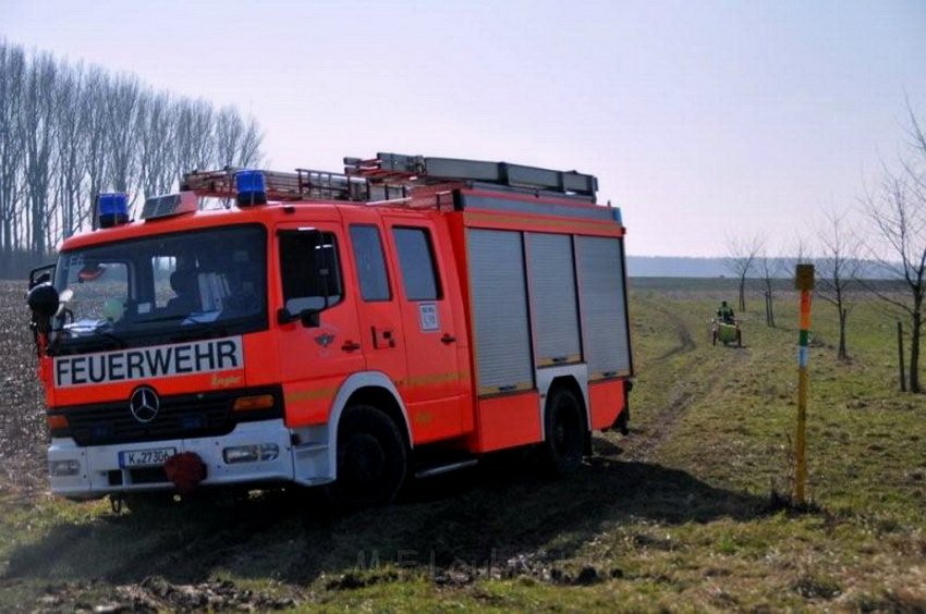 Einsatz BF Koeln Person im Rhein Rheinkassel P05.jpg